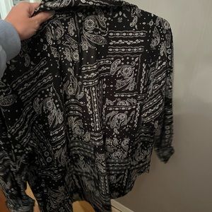 Black & white button down blouse.